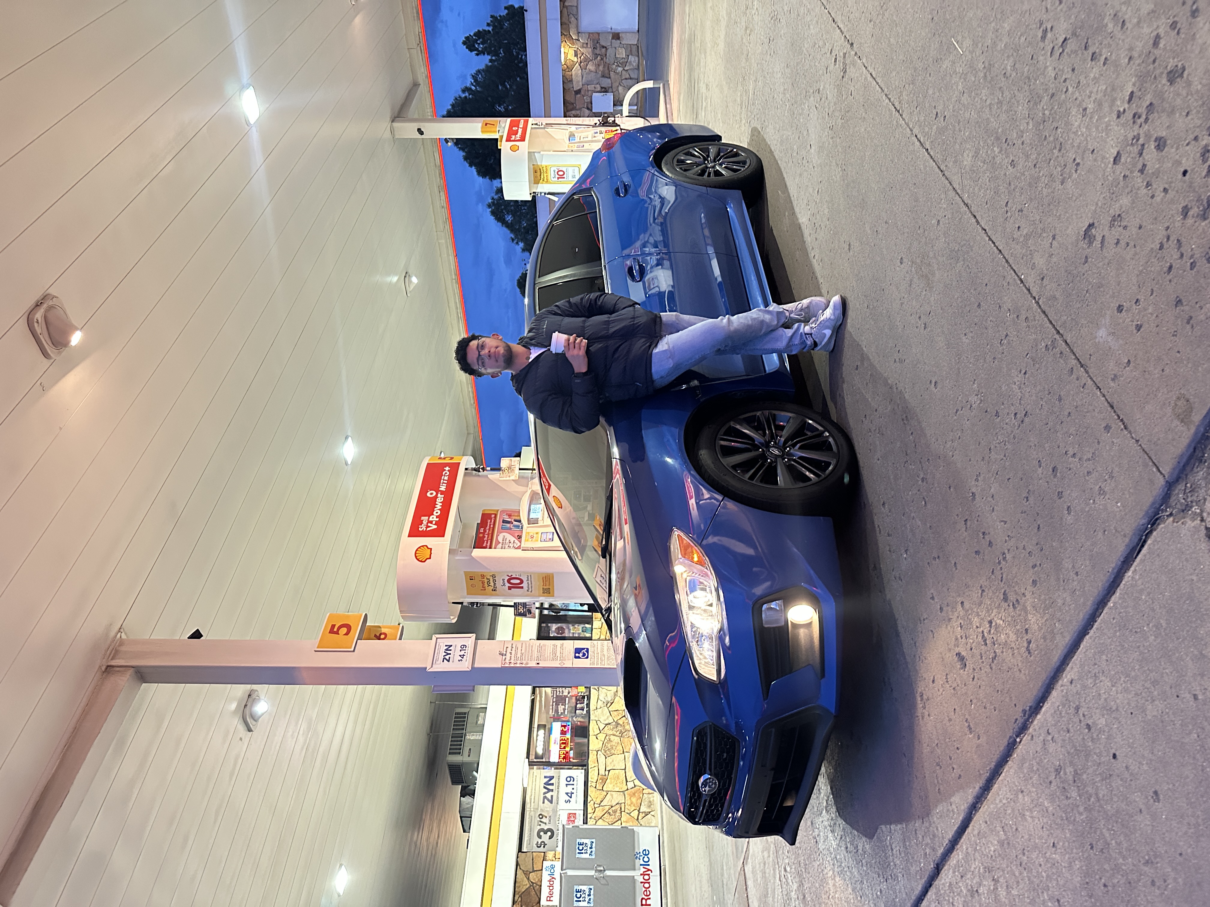 Walter con su carro financiado